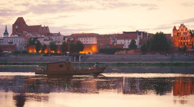 Evening Cruises in Toruń - Safety and Crew Information