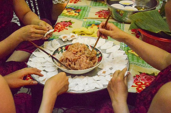 Evening Hoi An Food Tour by Bike - Taking in Hoi Ans Evening Food Culture