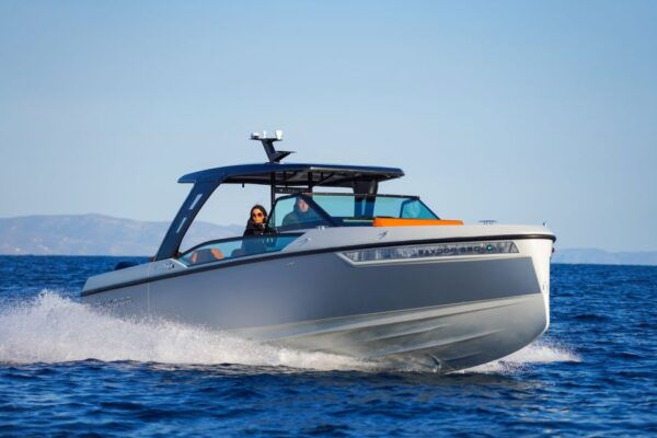 Evening Luxury Yacht Cruise With Sunset Viewing & Drinks - Capturing Postcard-Perfect Photos