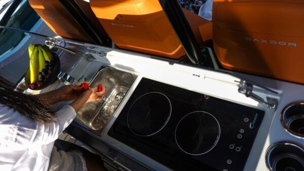 Evening Luxury Yacht Cruise With Sunset Viewing & Drinks - Perfect for a Romantic Getaway