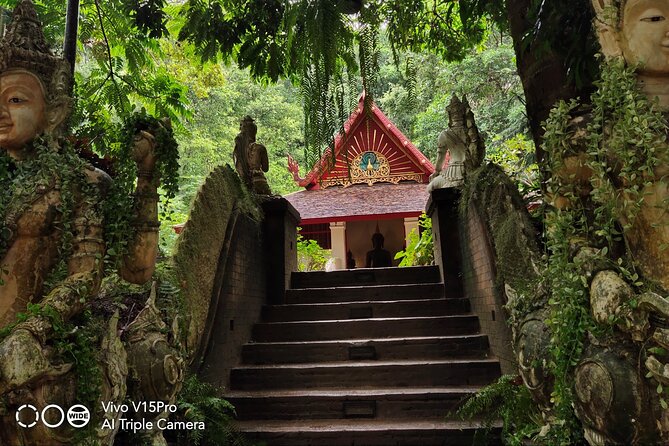 Evening Trip to Doi Suthep Temple, Wat Phalat & Hot Thai Dinner ! - Common Questions