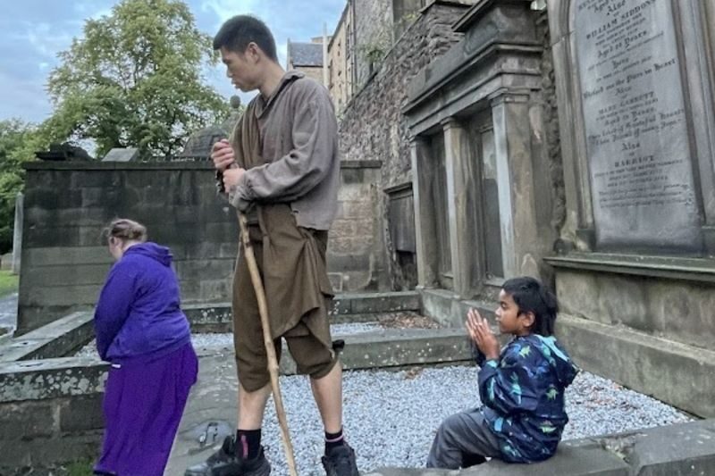 Evening Underground Ghost Tour in Edinburgh - Greyfriars Kirkyard and its unsettling stories