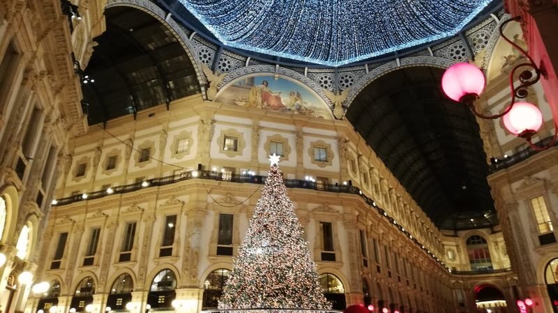 Evening walking tour in Milan - The Galleria Vittorio Emanuele II after dark