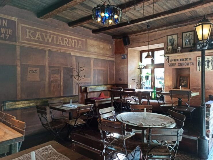Evening Walking Tour With Snacks In Old Jewish Quarter - Itinerary Highlights