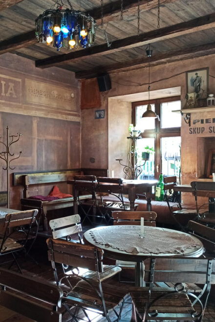 Evening Walking Tour With Snacks In Old Jewish Quarter - Taste of Local Flavors