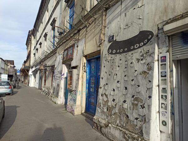 Evening Walking Tour With Snacks In Old Jewish Quarter - Customer Feedback and Ratings