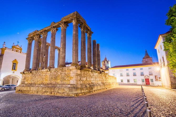 Evora and Monsaraz Private Tour From Lisbon - Explore Evoras Historic Sites