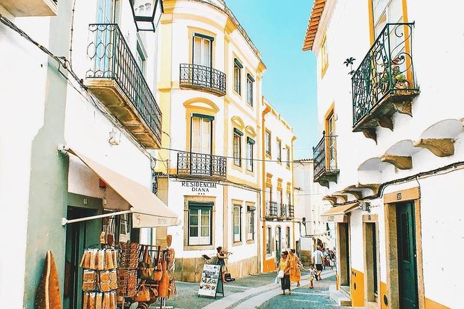 Évora - Full Day Private Guided Tour From Lisbon by Minivan - Must-Visit Landmarks in Évora