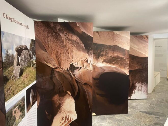 Évora or Montemor: Guided Tour of the Escoural Caves - Group Size and Language