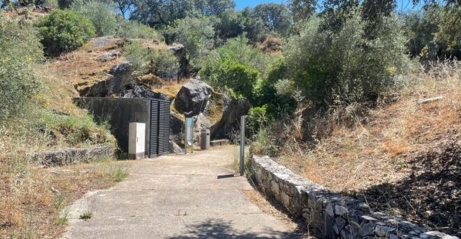 Évora or Montemor: Guided Tour of the Escoural Caves - Tour Highlights
