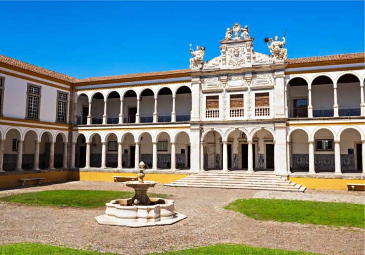 Évora Scavenger Hunt and Sights Self-Guided Tour - Experience and Exploration