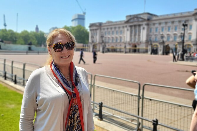 Exciting Driving Tour Around London - Exploring Londons Neighborhoods