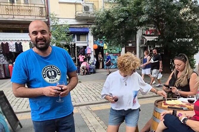 Exclusive Afternoon Wine & Appetizers with Local - Introducing the Experience