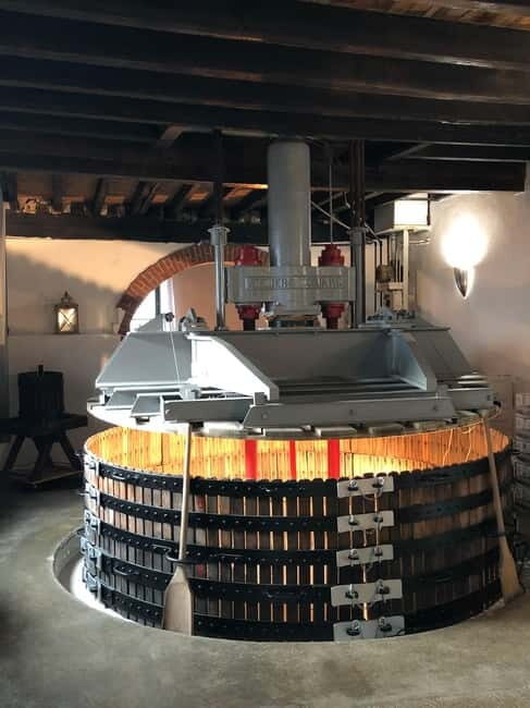 Exclusive Champagne tour: 2 family houses and restaurant - Authentic Champagne Experience: A Deep Dive into a Private Tour of Small Producers