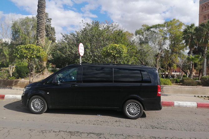 Exclusive Departures: Marrakesh Hotels to Menara Airport" - Luxurious Private Transfer Options