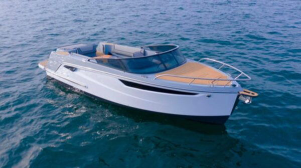 Exclusive Experience: 1h One Hour Luxury Tour on Lake Como - Location and Meeting Point