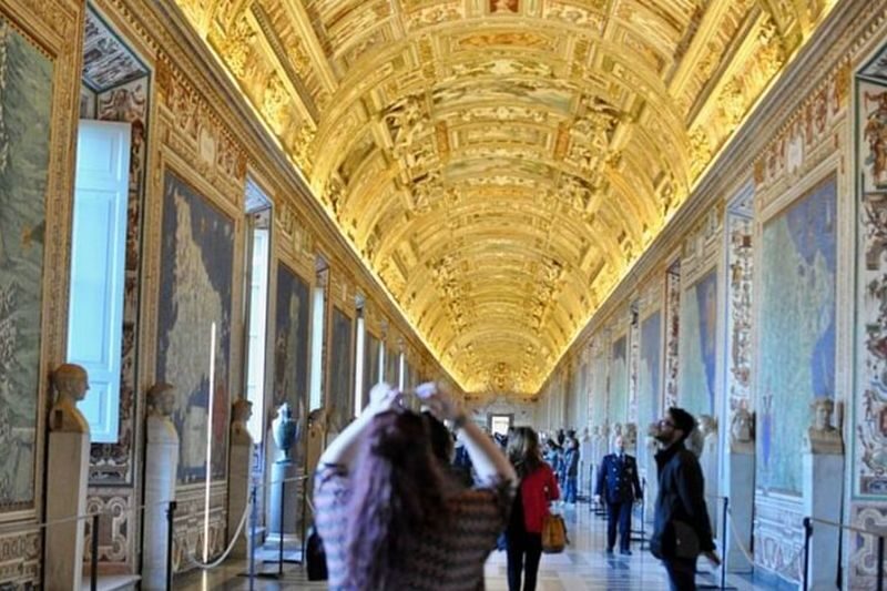 Exclusive First Access Vatican Museums & Sistine Chapel Guided Tour - Getting inside before the main crowds