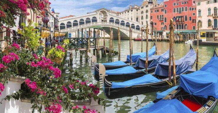 Exclusive Gondola Ride With Guided Old Town Tour - Pricing and Duration