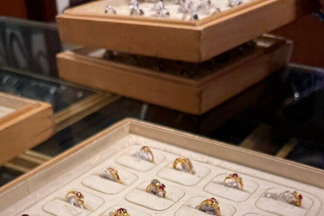 Exclusive Half Day Shopping Tour With Female Consultant - FAQ