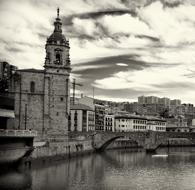 Exclusive Highlights & Hidden Gems of Bilbao - Admire Architectural Highlights of the City