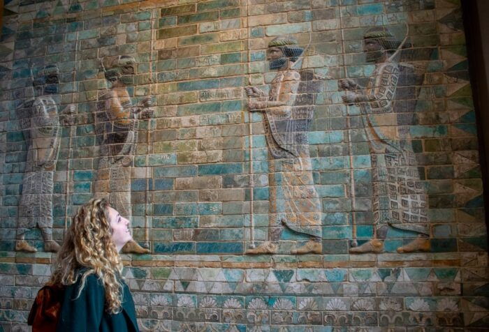 Exclusive Louvre Tour – Private Guide & Paris Hotel Pickup - Benefits of a Private Guide