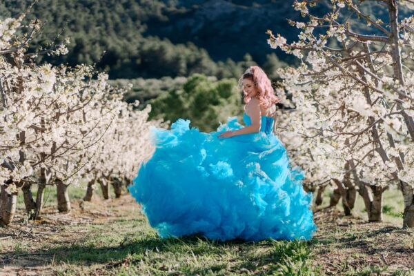 Exclusive Luxury Dress Photoshoot in Barcelona - Frequently Asked Questions