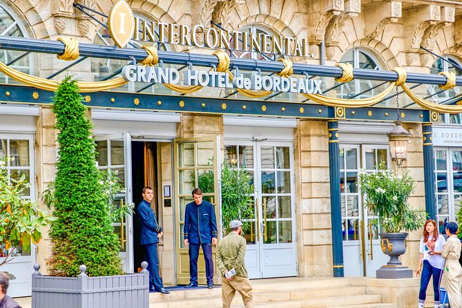 Exclusive Private Guided Tour Through the History of Bordeaux With a Local - The Sum Up