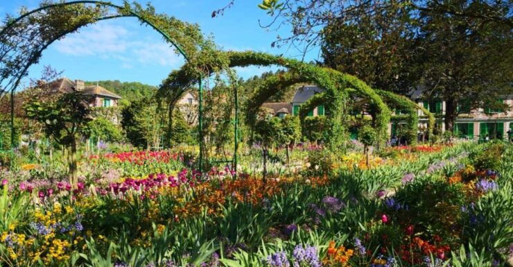 Exclusive Private Tour of Paris and Giverny Gardens - Activity Details