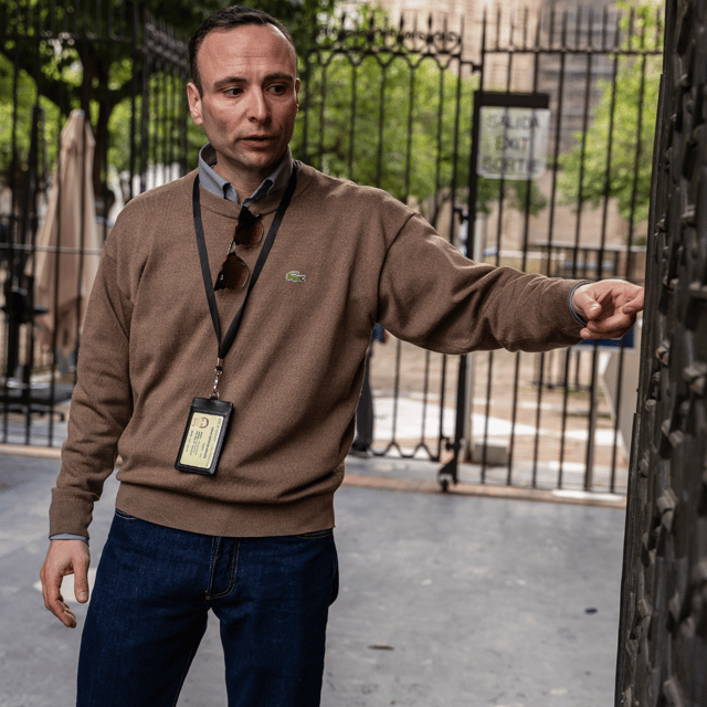 Exclusive Seville: Hidden Gems and Iconic Landmarks Tour - Explore Plaza Nueva
