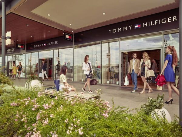 Exclusive Shopping in Fashion Arena Outlet Prague - Nearby Attractions and Dining Options
