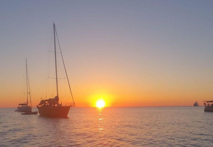Exclusive Sunrise Tour With Breakfast: 6 People - Language Options and Highlights