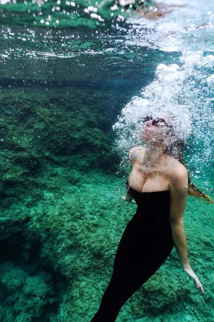 Exclusive underwater photo shoot in the sea near Palmain a turquoise blue bay - Who Is This Experience Best For?