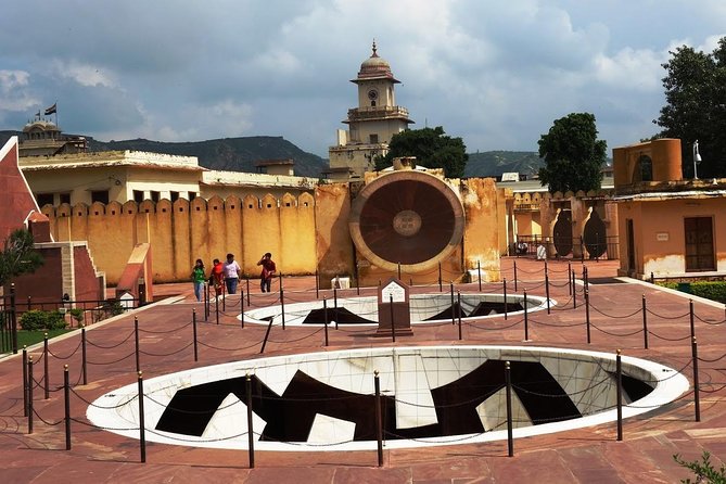 Exclusive Women Special : Guided Jaipur Tour With Entry & Lunch - Pricing and Group Size
