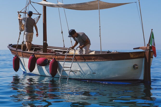 Excursion Around the Devils Saddle With a Vintage Boat - Excursion Highlights