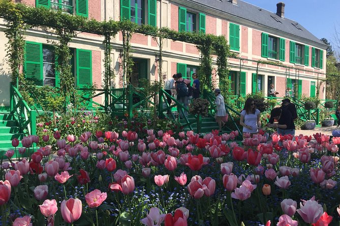 Excursion CHATEAU DE VERSAILLES and GIVERNY in Limousine From Paris - Directions