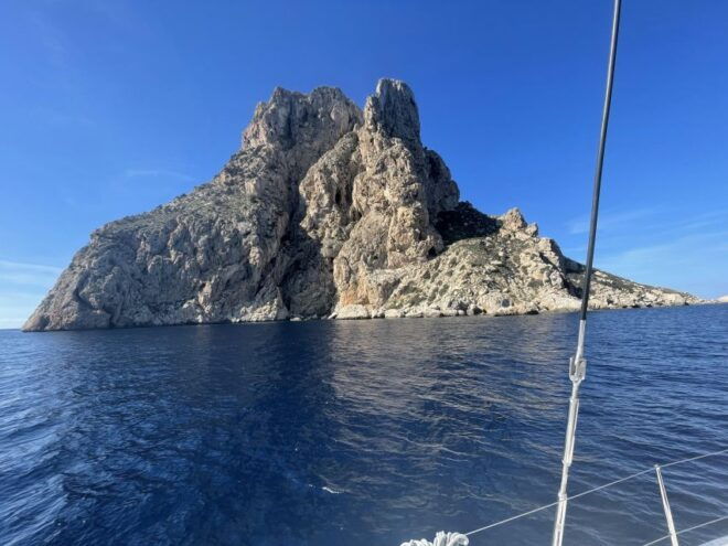 EXCURSION IN PRIVATE BOAT TO ES VEDRA & BEST CAVES OF IBIZA - Booking Information