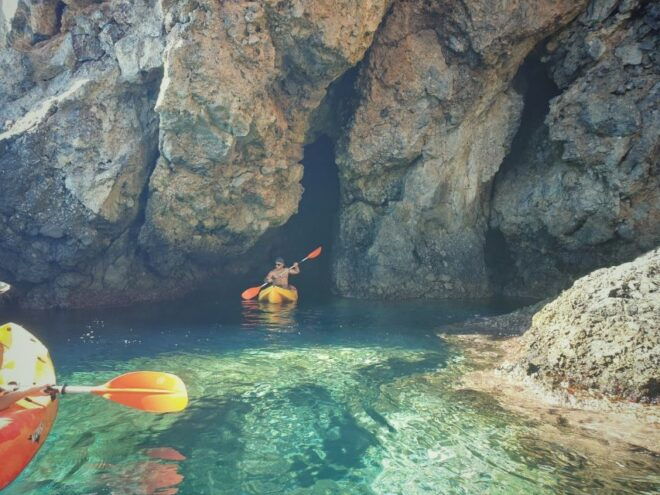 Excursion Kayaking and Snorkeling in the Cliffs of Maro Cerro Gordo - Included Features