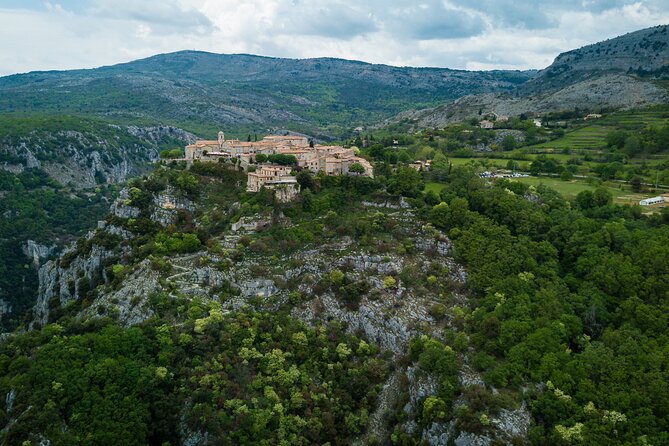 Excursion Privée Dans L'arrière-Pays De La Côte D'azur Avec Un Guide Chauffeur Bilingue. - Overview