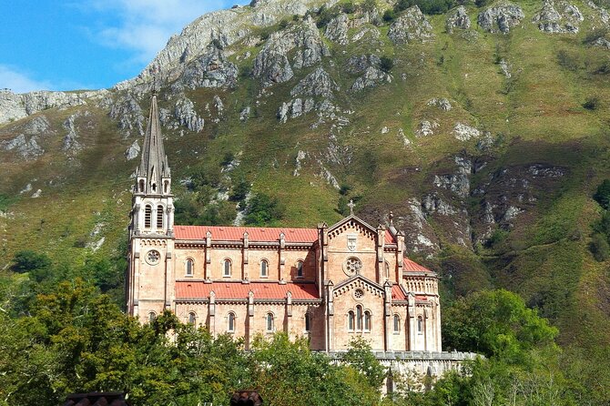 Excursion to Lakes of Covadonga and Cangas De Onís From Oviedo - Key Features