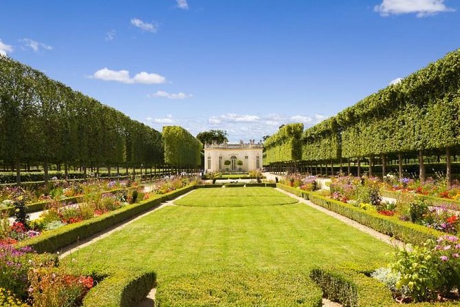 Excursion to Versailles by Train With Entrance to the Palace and Gardens - Experience Details