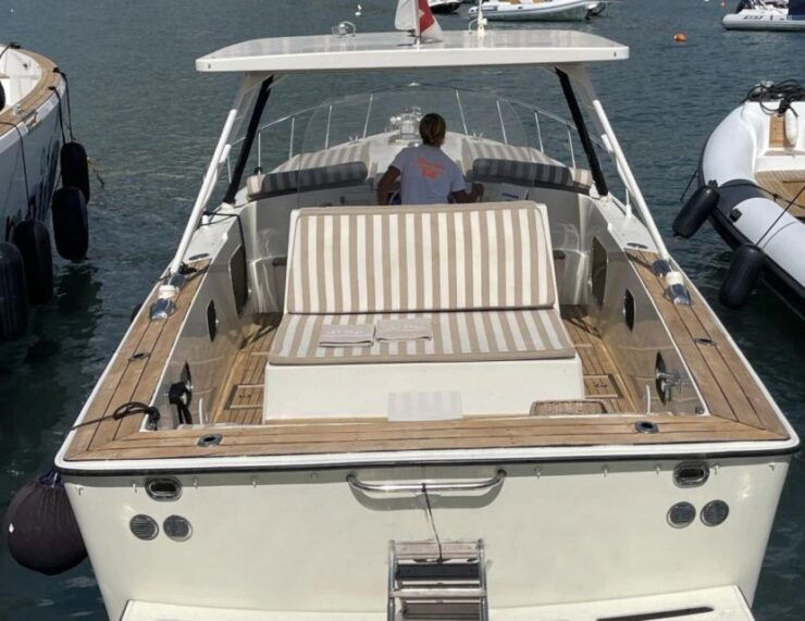 Excursions on the Gulf of Naples - Excursion Pricing and Duration