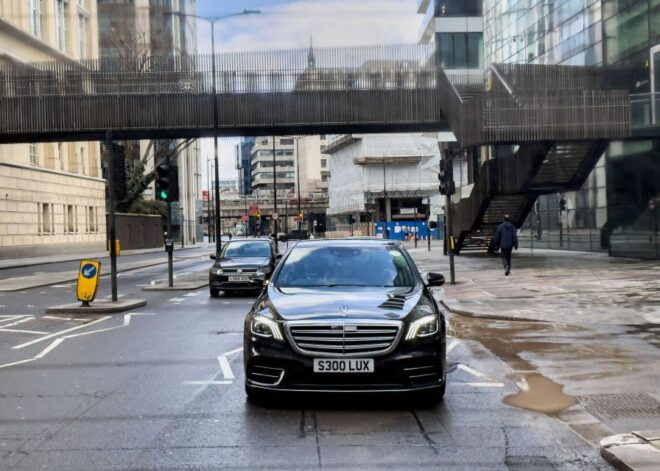 Executive Transfer: Gatwick Airport to Central London - Highlights