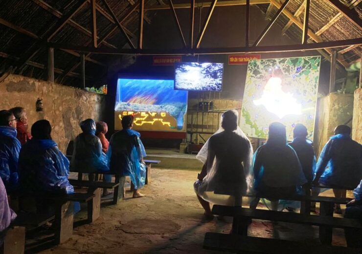 Exlpore Cu Chi Tunnels & Saigon 1-Day Tour With War Museum - Tour Highlights and Itinerary