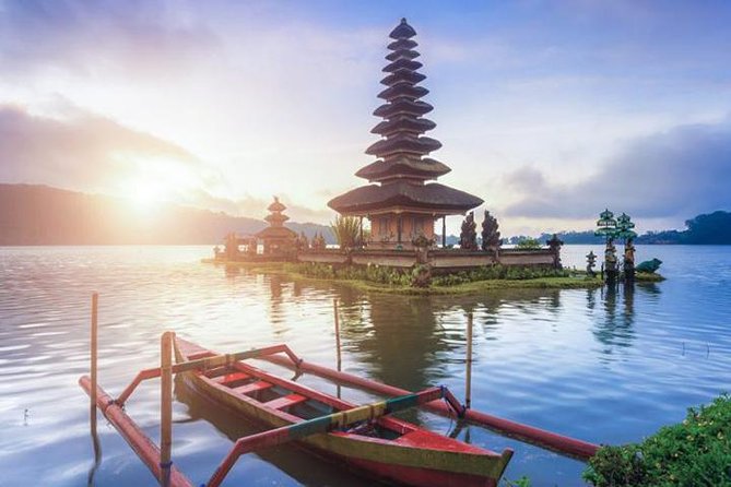 Exotic North Bali: Bedugul, Tanah Lot, and Jimbaran Seafood Dinner - Ulun Danu Beratan Temple Visit