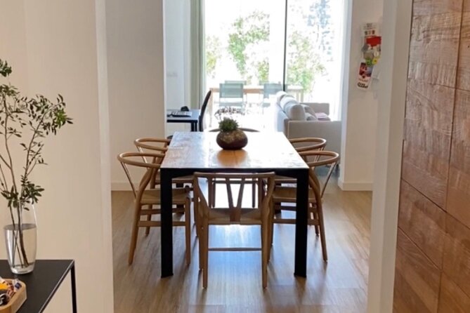 Experience a Real Neapolitan Pizza in Mallorca - Special Stretching Technique for Perfect Crispness