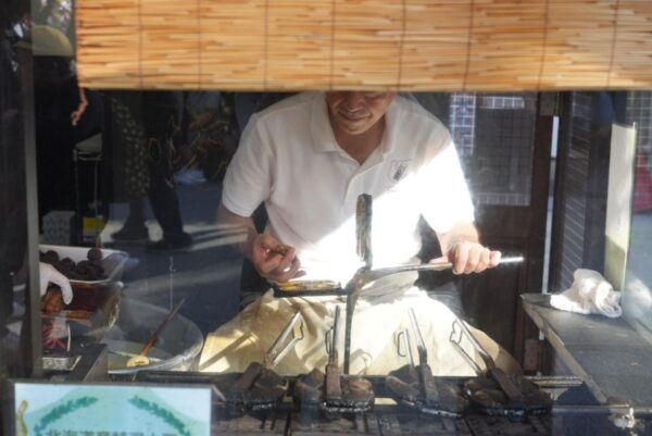 Experience AsakusaJapan Culture and Food Sake Comparison - Unraveling the Interwoven Development of Sensoji Temple and Asakusa