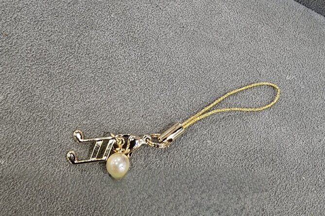 Experience Extracting Pearls From Akoya Oysters - Tips for Finding High-Quality Pearls