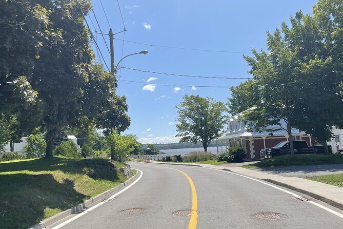 Experience île d'Orléans and the falls with a local guide - FAQ