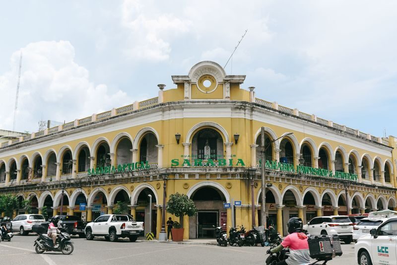 Experience Iloilo: Joiner & Private Ultimate City Tour - Millionaire’s Row and Calle Real are best seen as a moving introduction