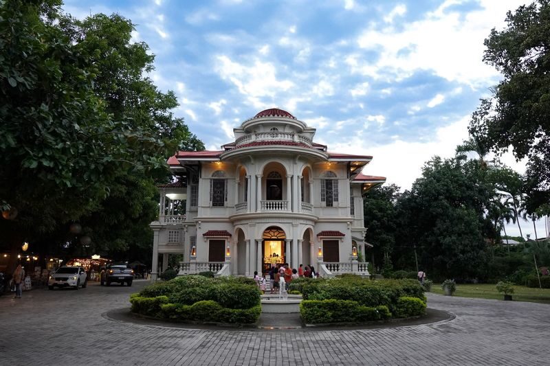 Experience Iloilo: Joiner & Private Ultimate City Tour - Plaza Libertad and San Jose Placer bring the route into the city center